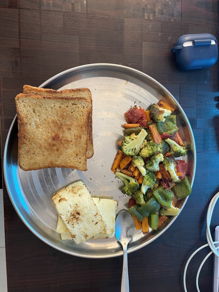 toast, paneer, veggies